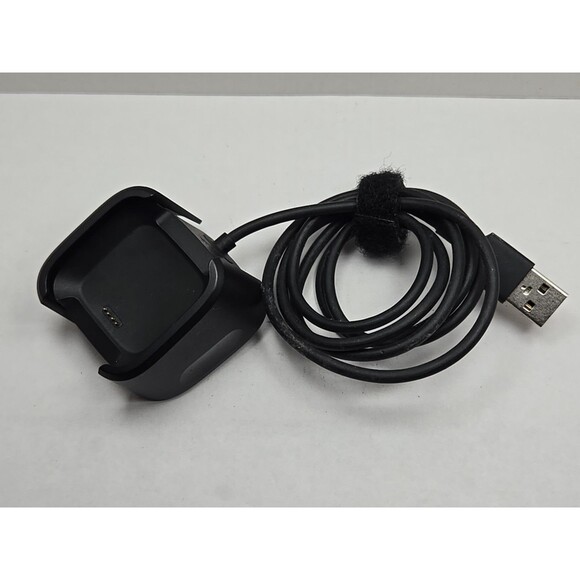 Fitbit Versa FB504 Smartwatch Fitness Heart Rate Bluetooth Activity W/ Charger - Picture 11 of 11